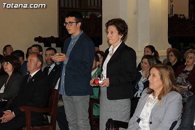 Imposicin de escapularios Cristo de la Agona y Virgen de la Esperanza 2015 - 12