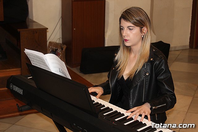 Imposicin de escapularios Cristo de la Agona y Virgen de la Esperanza 2019 - 29