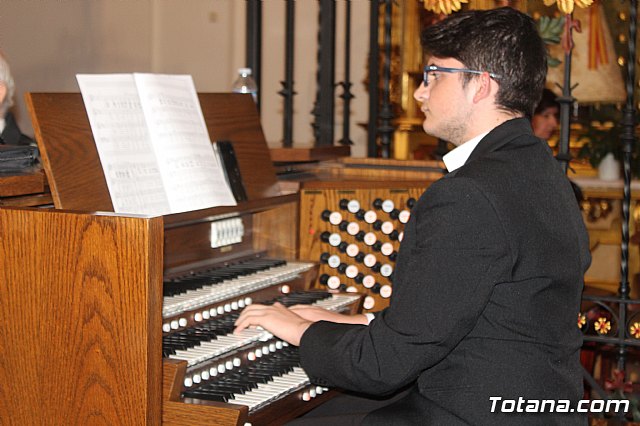 Imposicin de escapularios Cristo de la Agona y Virgen de la Esperanza 2019 - 30