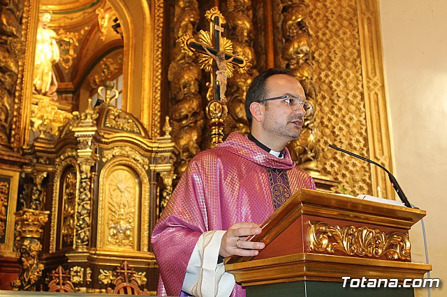 Imposicin de escapularios Cristo de la Agona y Virgen de la Esperanza 2019 - 56