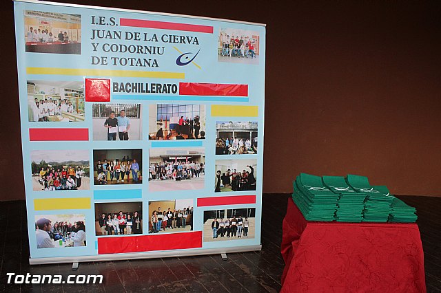 Acto de graduacin 2 de bachillerato. IES Juan de la Cierva 2015 - 1