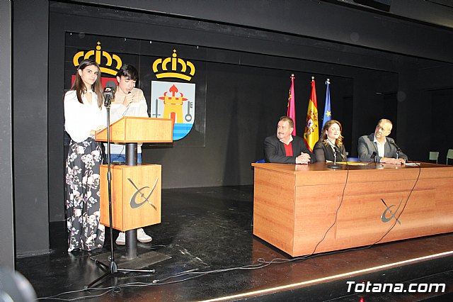 XI Promocin Bachillerato Internacional IES Juan de la Cierva - 1