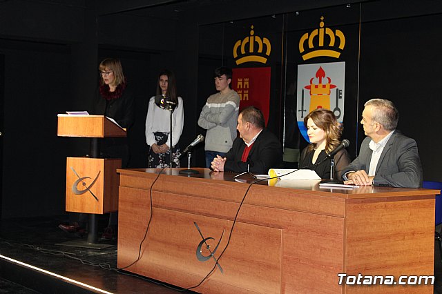 XI Promocin Bachillerato Internacional IES Juan de la Cierva - 19