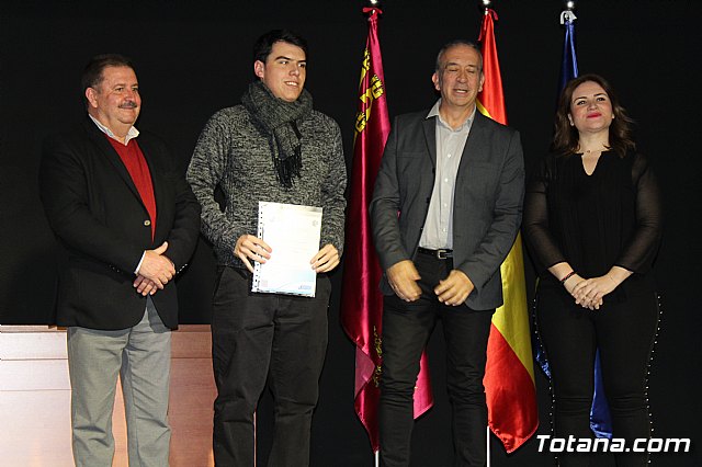 XI Promocin Bachillerato Internacional IES Juan de la Cierva - 40