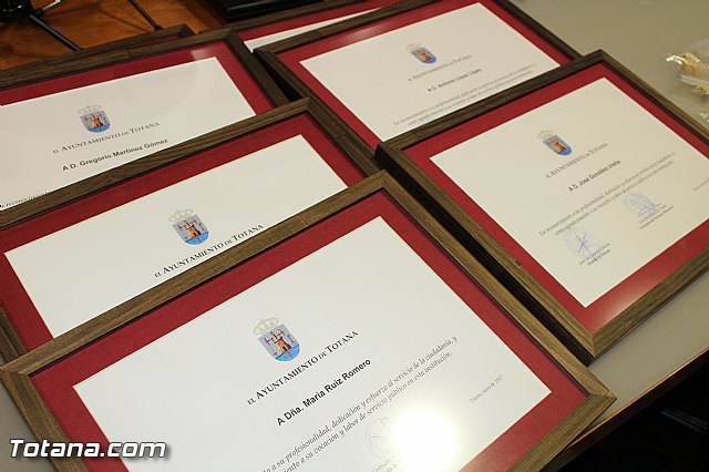 Reconocimiento a los empleados pblicos jubilados en esta legislatura - 4