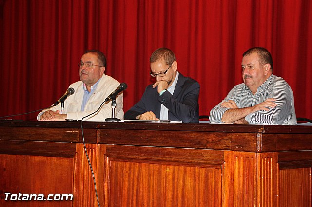 Reunin afectados por el trazado de la lnea de alta tensin proyectada por Adif  - 2