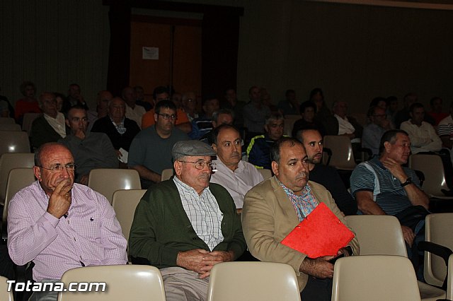 Reunin afectados por el trazado de la lnea de alta tensin proyectada por Adif  - 3