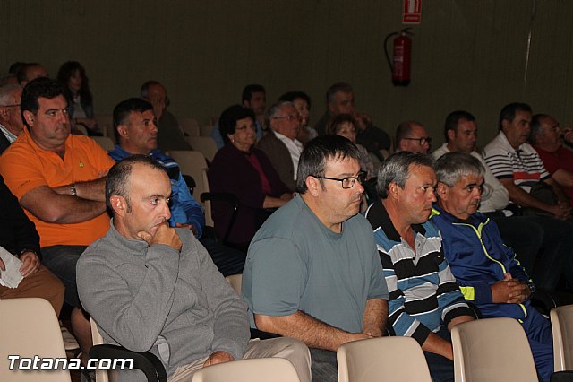 Reunin afectados por el trazado de la lnea de alta tensin proyectada por Adif  - 4