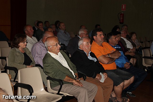 Reunin afectados por el trazado de la lnea de alta tensin proyectada por Adif  - 5