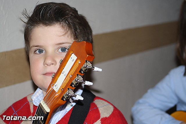 V festival de Coros y Rondallas a beneficio de la delegacin de 