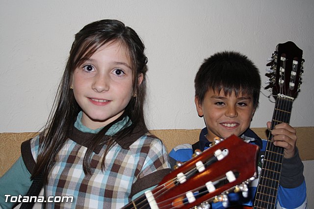 V festival de Coros y Rondallas a beneficio de la delegacin de 