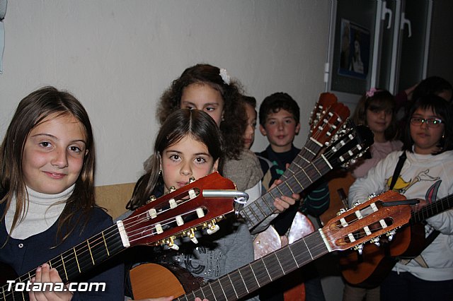 V festival de Coros y Rondallas a beneficio de la delegacin de 