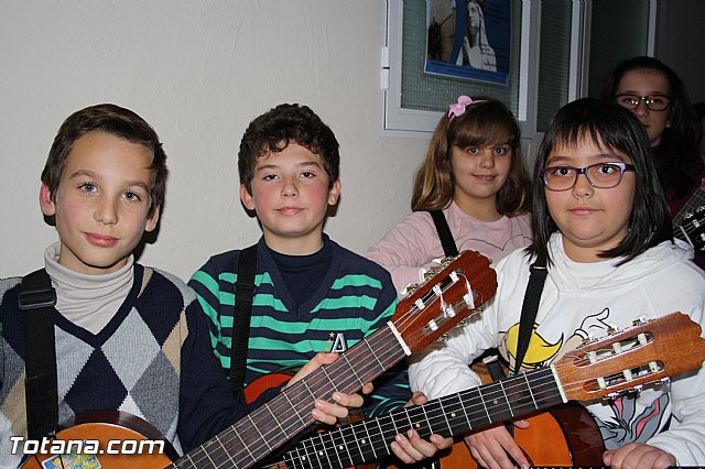 V festival de Coros y Rondallas a beneficio de la delegacin de 