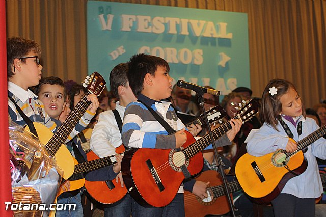 V festival de Coros y Rondallas a beneficio de la delegacin de 