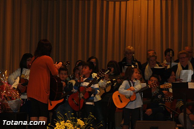 V festival de Coros y Rondallas a beneficio de la delegacin de 