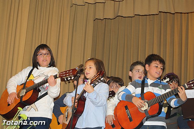 V festival de Coros y Rondallas a beneficio de la delegacin de 