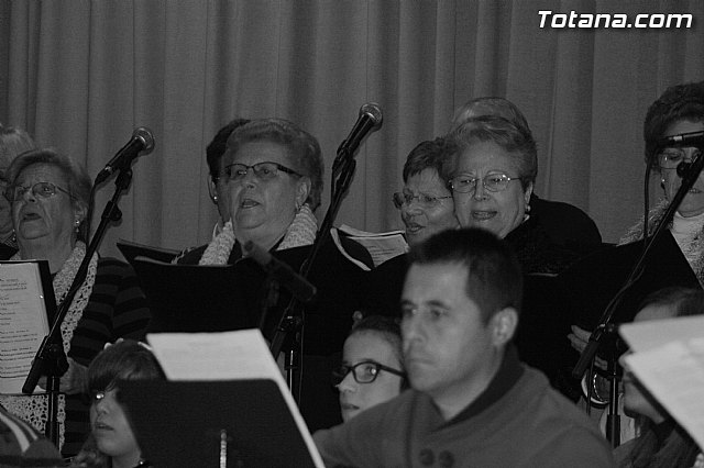 V festival de Coros y Rondallas a beneficio de la delegacin de 