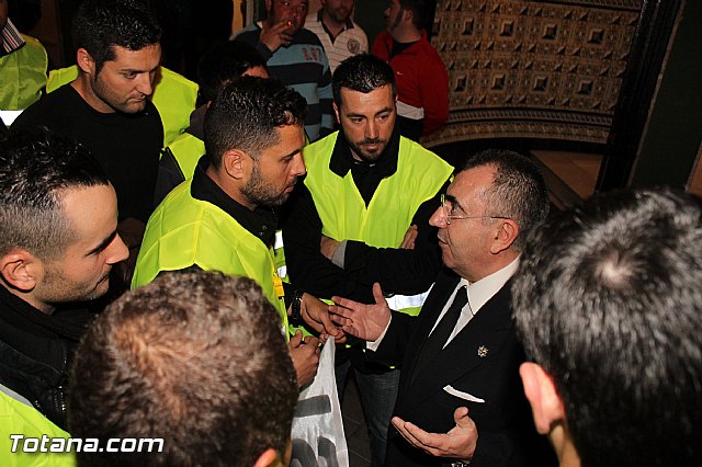 Manifestacin de la Polica Local frente al Consejero de Presidencia y autoridades municipales (Mircoles Santo) - 32