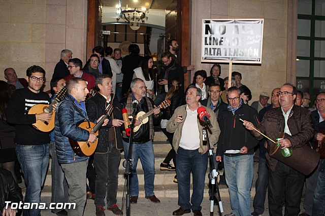 Concentracin contra la lnea de alta tensin - 86