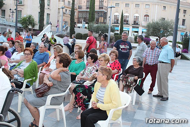 Coronacin de la reina y damas de honor Centro Municipal de Personas Mayores 2019 - 5