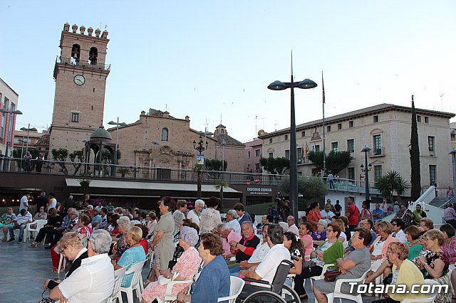 Coronacin de la reina y damas de honor Centro Municipal de Personas Mayores 2019 - 6