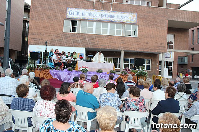 Coronacin de la reina y damas de honor Centro Municipal de Personas Mayores 2019 - 12
