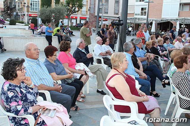 Coronacin de la reina y damas de honor Centro Municipal de Personas Mayores 2019 - 14