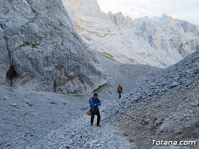 Dos totaneros y un alhameo coronan el PICU URRIELLU, Naranjo de Bulnes - 49