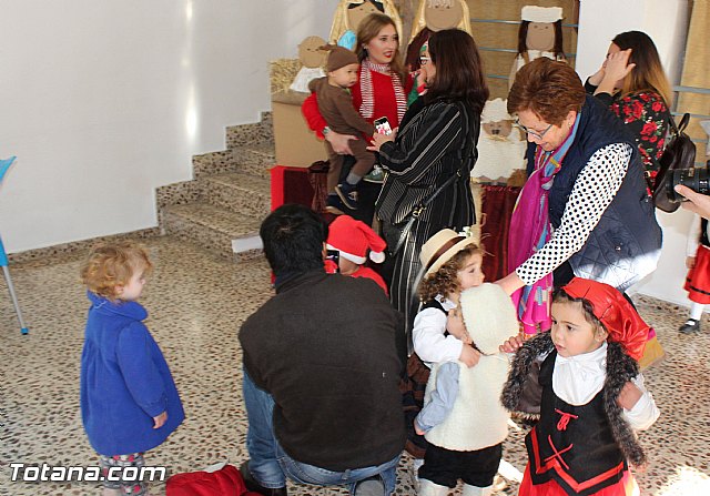 Fiesta navidea Escuela Infantil Clara Campoamor 2017 - 19