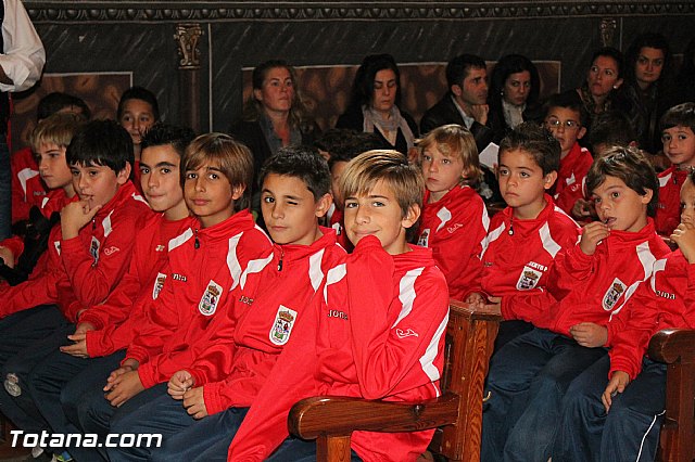 Ofrenda floral a Santa Eulalia. Escuela Municipal de Ftbol - 2012 - 3