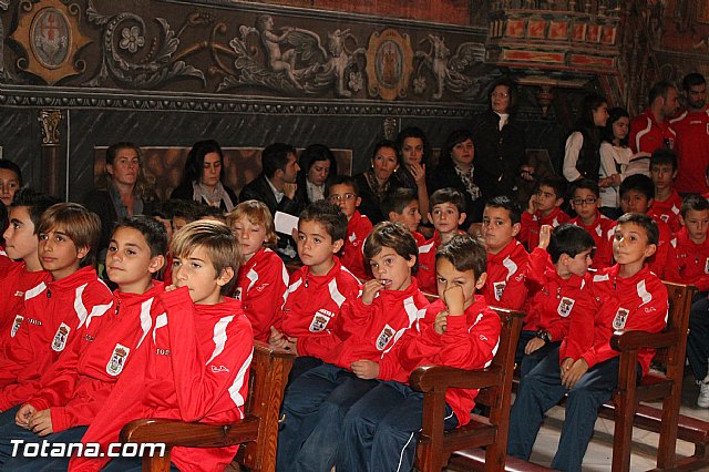 Ofrenda floral a Santa Eulalia. Escuela Municipal de Ftbol - 2012 - 5
