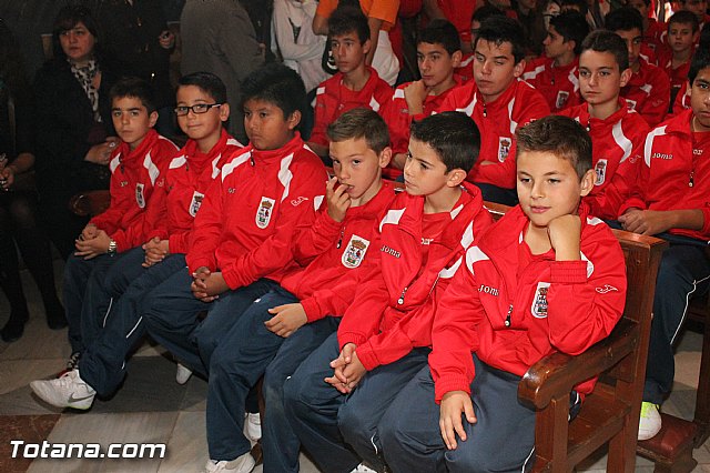 Ofrenda floral a Santa Eulalia. Escuela Municipal de Ftbol - 2012 - 15