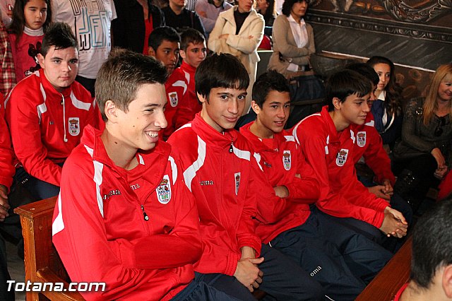 Ofrenda floral a Santa Eulalia. Escuela Municipal de Ftbol - 2012 - 29
