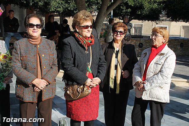 Centenares de personas ofrecen miles de flores a la patrona Santa Eulalia en la tradicional ofrenda 2013 - 18