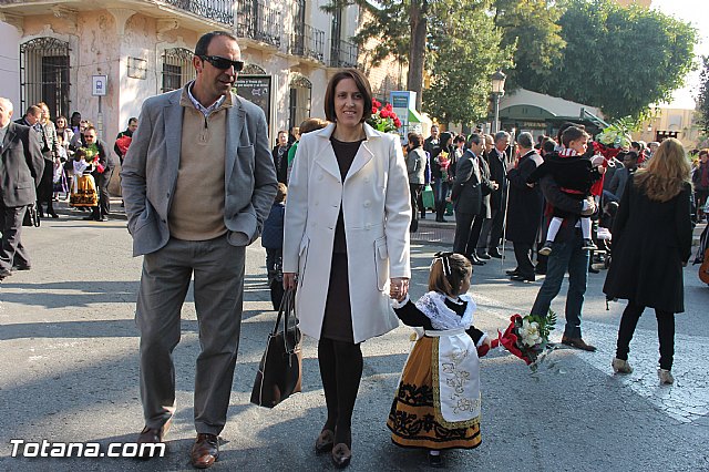 Centenares de personas ofrecen miles de flores a la patrona Santa Eulalia en la tradicional ofrenda 2013 - 25