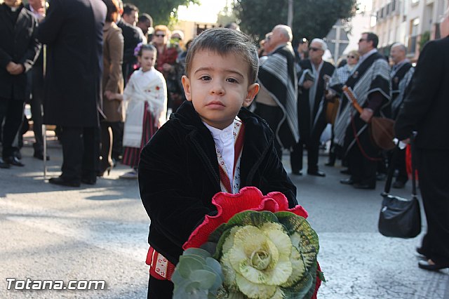 Centenares de personas ofrecen miles de flores a la patrona Santa Eulalia en la tradicional ofrenda 2013 - 27