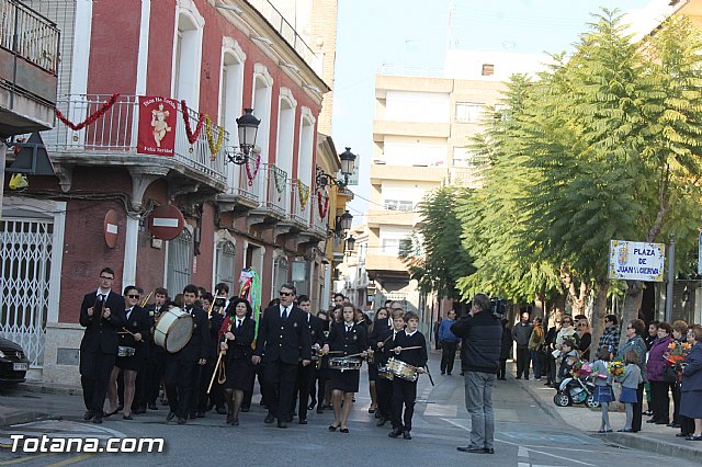 Centenares de personas ofrecen miles de flores a la patrona Santa Eulalia en la tradicional ofrenda 2013 - 31