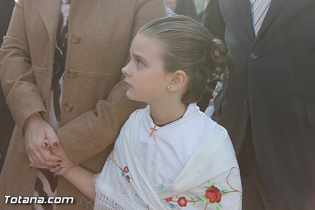 Centenares de personas ofrecen miles de flores a la patrona Santa Eulalia en la tradicional ofrenda 2013 - 32