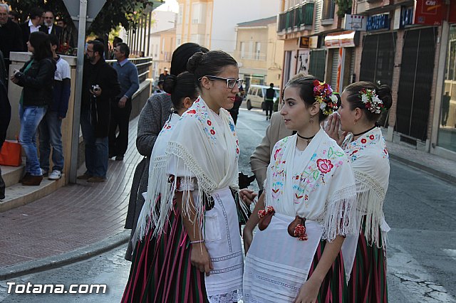 Centenares de personas ofrecen miles de flores a la patrona Santa Eulalia en la tradicional ofrenda 2013 - 39