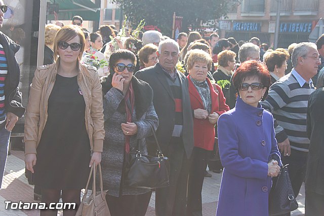 Centenares de personas ofrecen miles de flores a la patrona Santa Eulalia en la tradicional ofrenda 2013 - 43