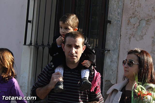 Centenares de personas ofrecen miles de flores a la patrona Santa Eulalia en la tradicional ofrenda 2013 - 44
