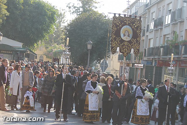 Centenares de personas ofrecen miles de flores a la patrona Santa Eulalia en la tradicional ofrenda 2013 - 45