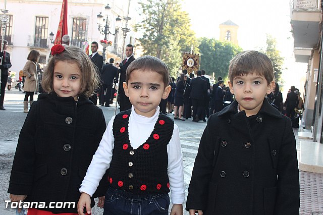 Centenares de personas ofrecen miles de flores a la patrona Santa Eulalia en la tradicional ofrenda 2013 - 48