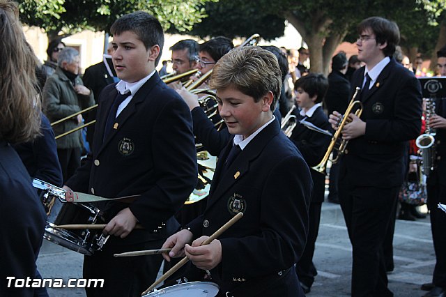 Centenares de personas ofrecen miles de flores a la patrona Santa Eulalia en la tradicional ofrenda 2013 - 59