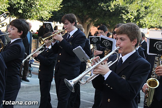 Centenares de personas ofrecen miles de flores a la patrona Santa Eulalia en la tradicional ofrenda 2013 - 60