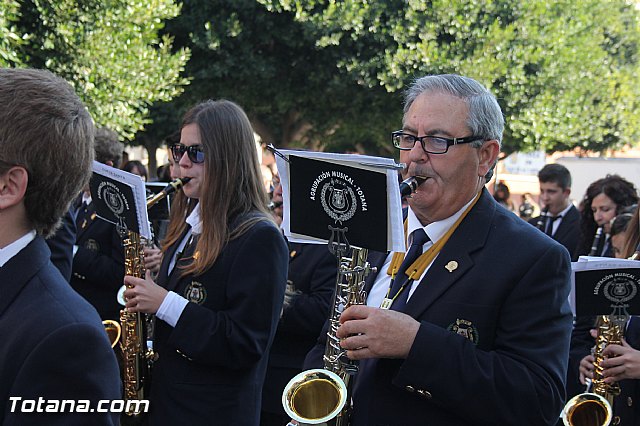 Centenares de personas ofrecen miles de flores a la patrona Santa Eulalia en la tradicional ofrenda 2013 - 61