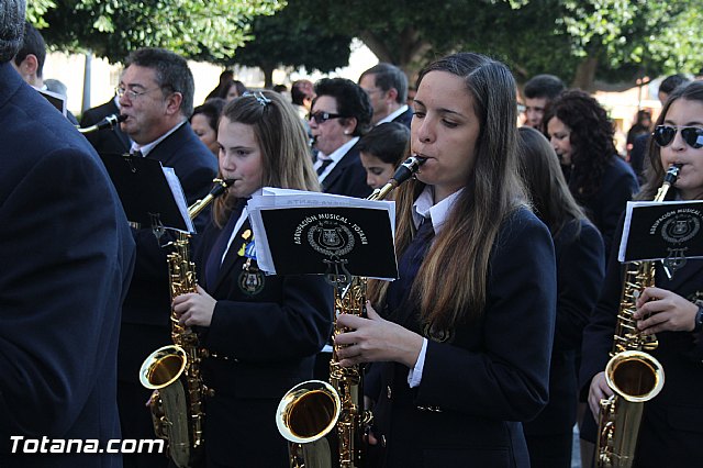 Centenares de personas ofrecen miles de flores a la patrona Santa Eulalia en la tradicional ofrenda 2013 - 62