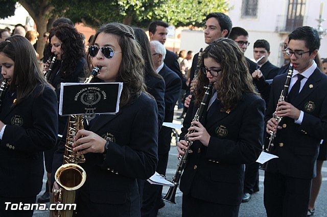 Centenares de personas ofrecen miles de flores a la patrona Santa Eulalia en la tradicional ofrenda 2013 - 63