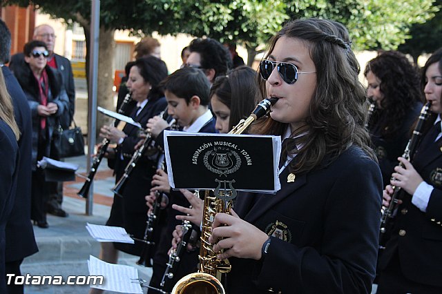 Centenares de personas ofrecen miles de flores a la patrona Santa Eulalia en la tradicional ofrenda 2013 - 64