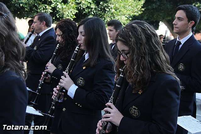 Centenares de personas ofrecen miles de flores a la patrona Santa Eulalia en la tradicional ofrenda 2013 - 65